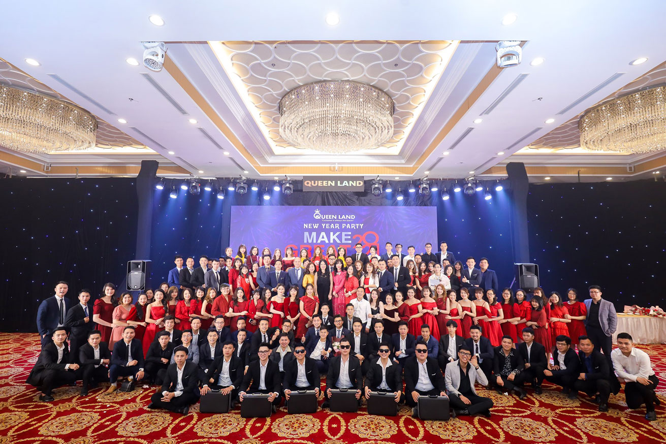 tổ chức tiệc tất niên