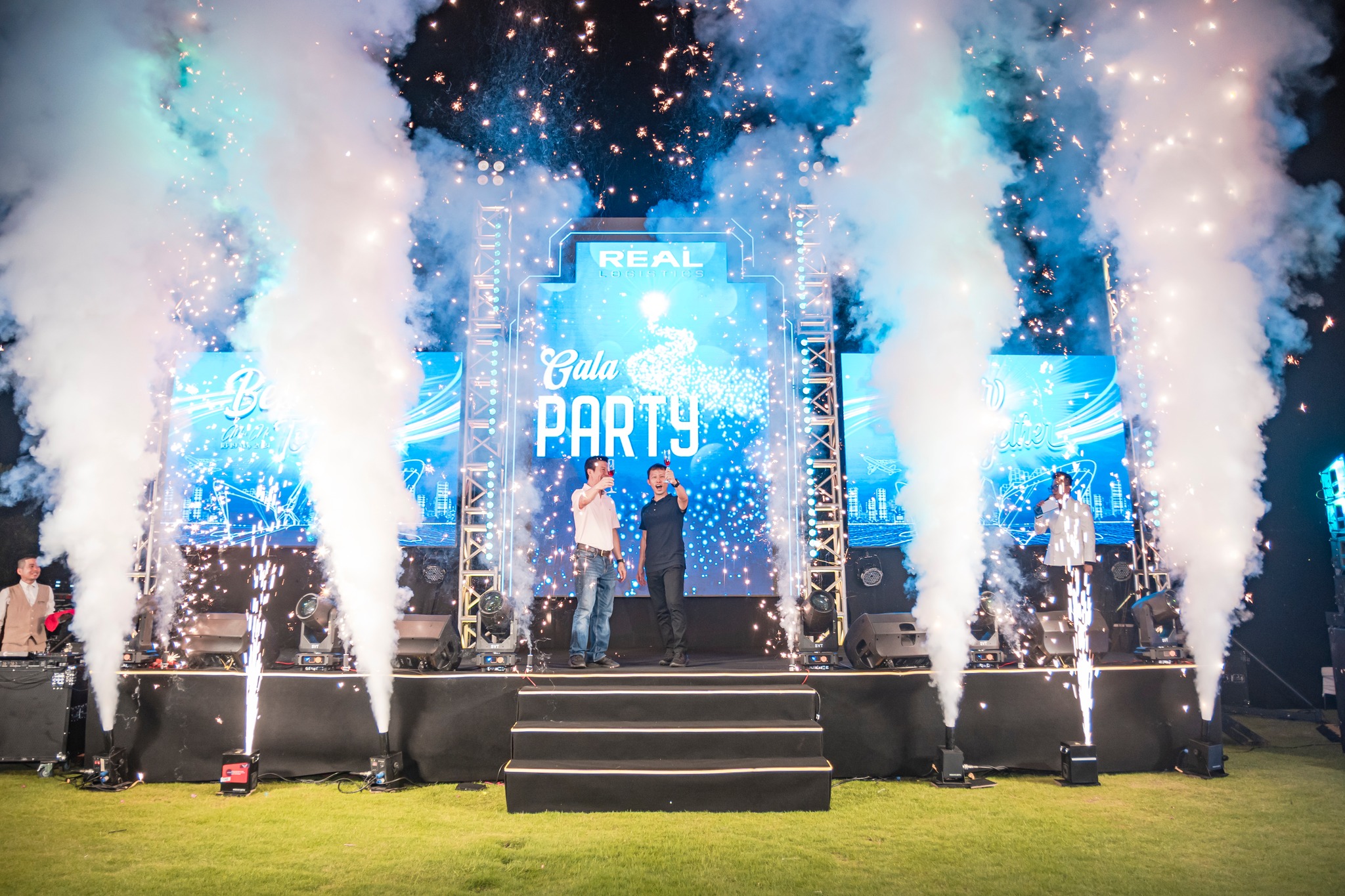 tổ chức tiệc tất niên