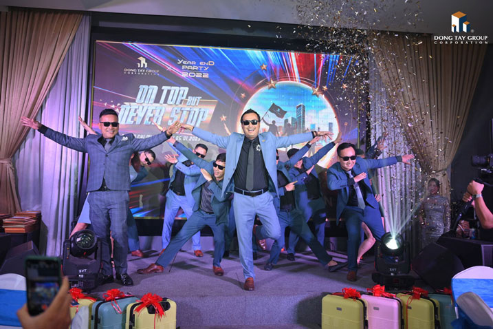 tổ chức tiệc tất niên