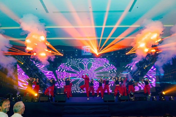 tổ chức tiệc tất niên