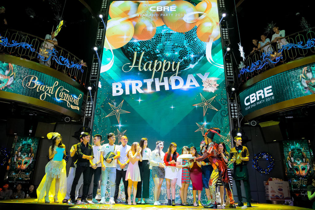 to-chuc-tiec-tat-nien-2025